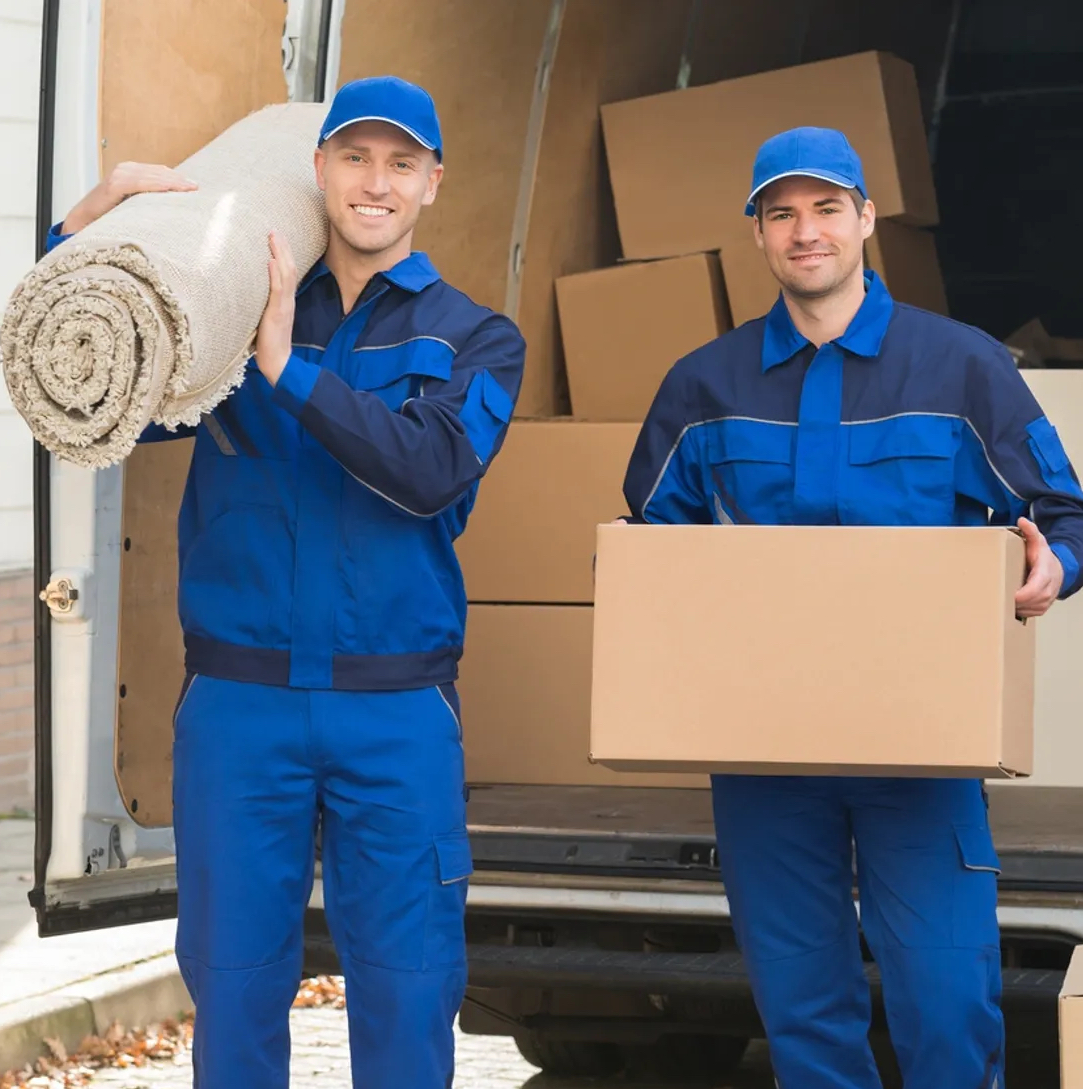 Грузчики с тележкой и коробками